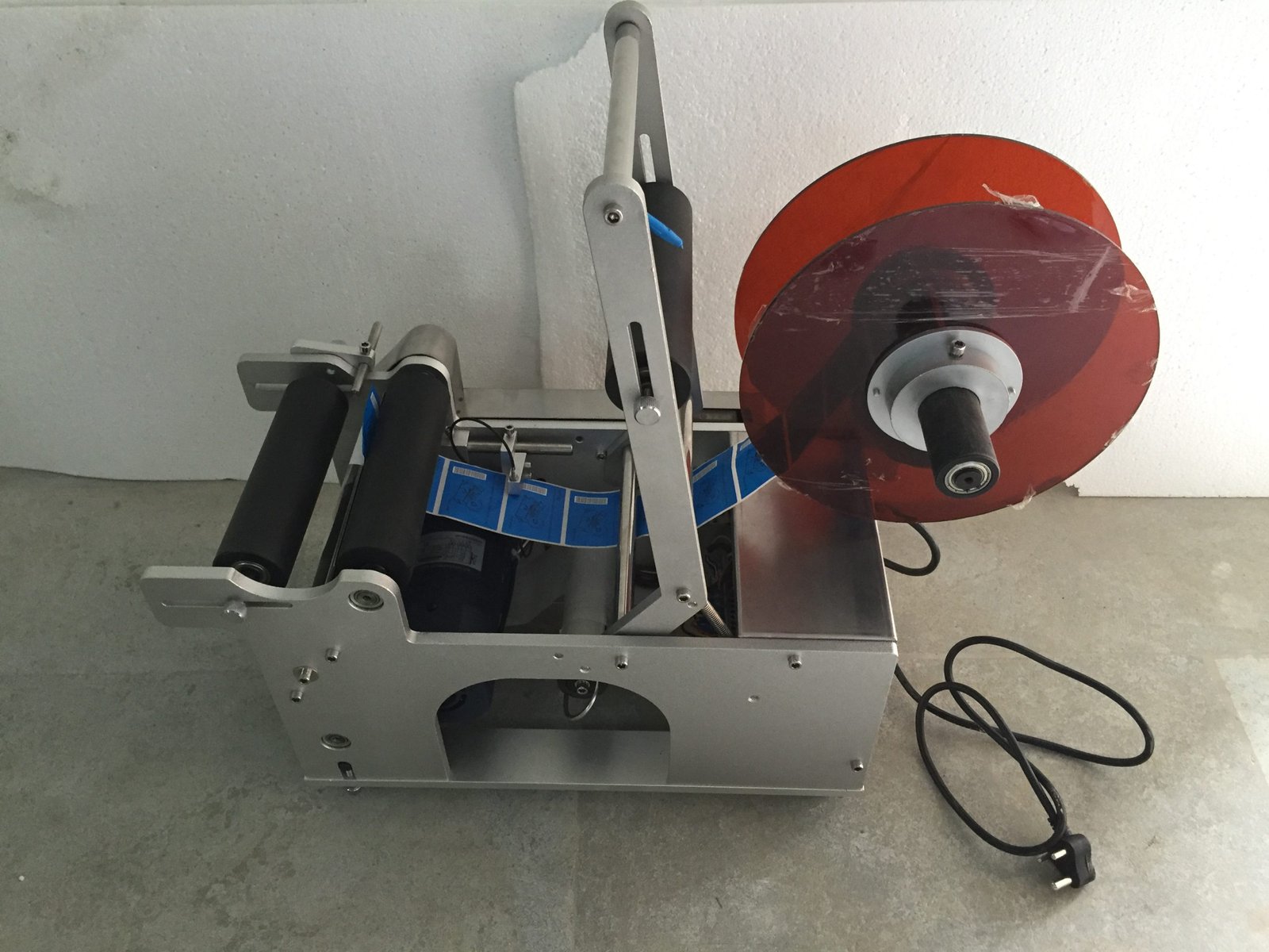 MT-50 Round Bottle Labling Mc.